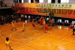 會(huì)議活動(dòng)策劃匹克贊助北京傳統(tǒng)校籃球賽 方碩為冠軍頒獎(jiǎng)